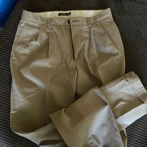 Mens tan Dockers size 32 x 34 pleated front pants